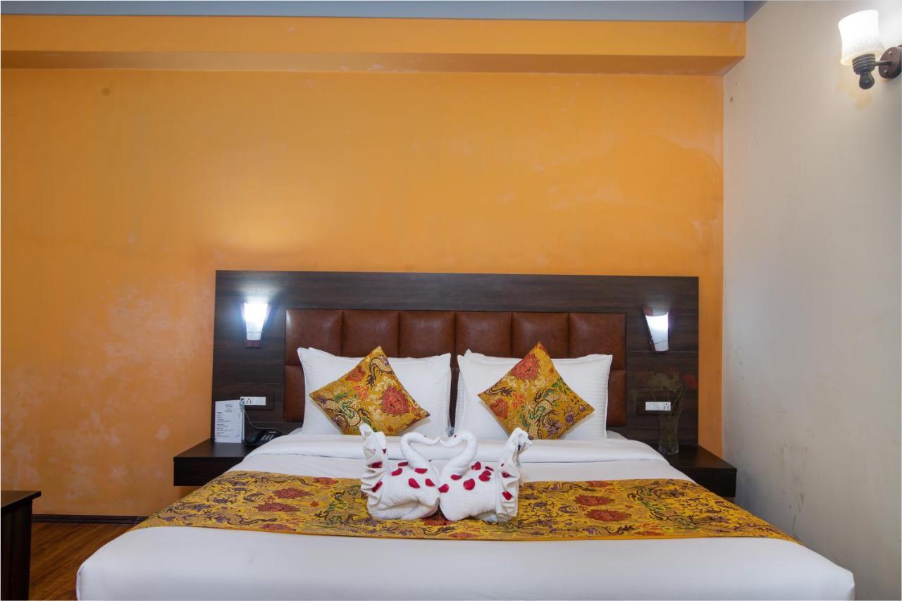 Muscatel Grand Silkroute - 300 Mts From Mg Marg 甘托克 外观 照片