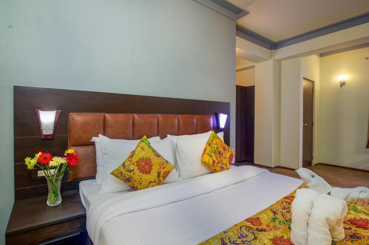 Muscatel Grand Silkroute - 300 Mts From Mg Marg 甘托克 外观 照片
