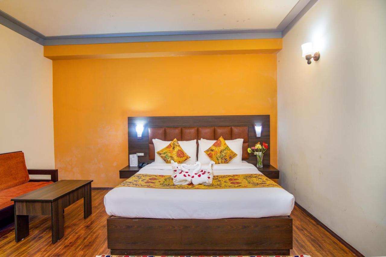 Muscatel Grand Silkroute - 300 Mts From Mg Marg 甘托克 外观 照片